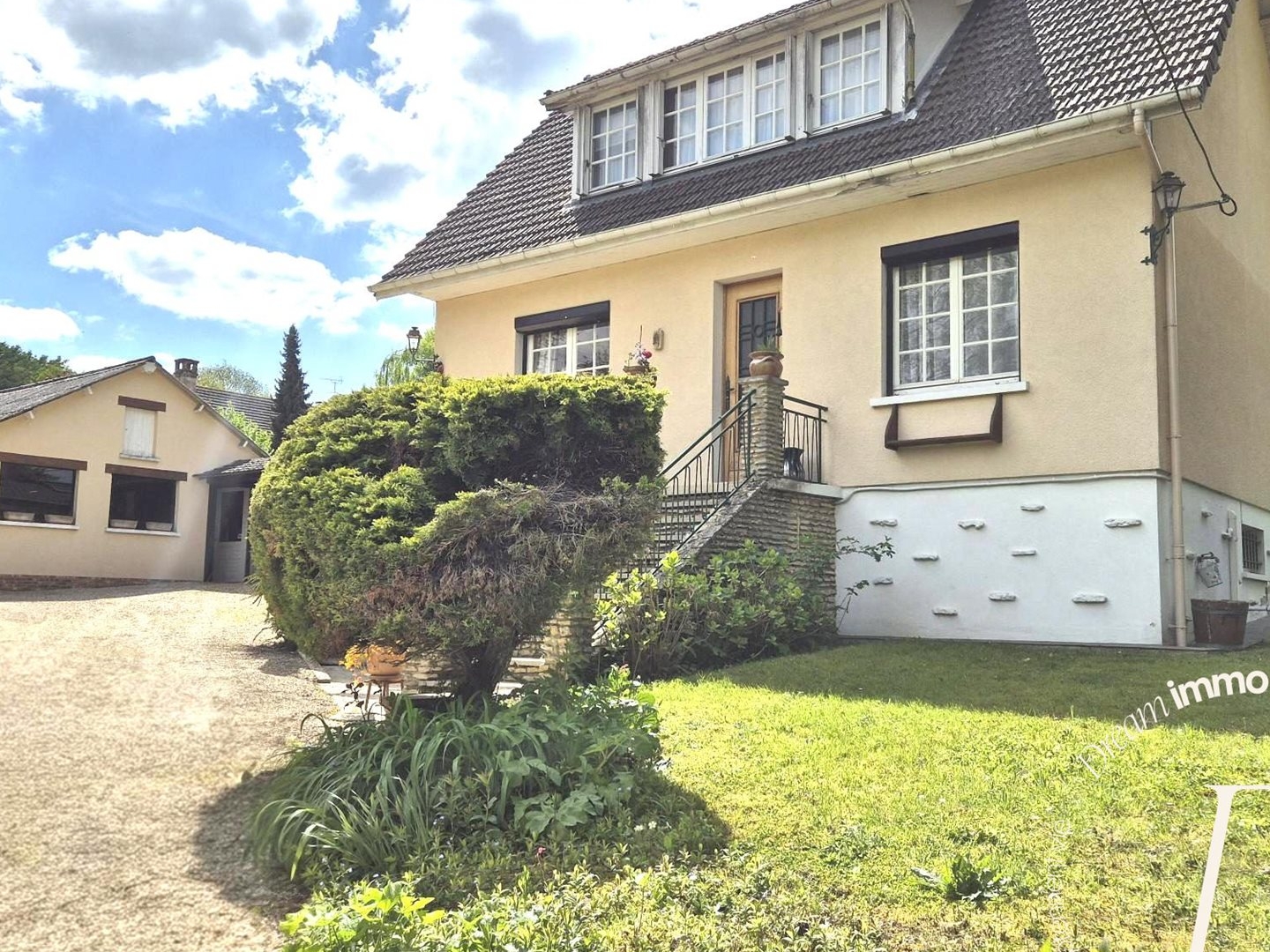 Propriete 128 M² Avec Dependance De 140 M² A 5 Mn A13