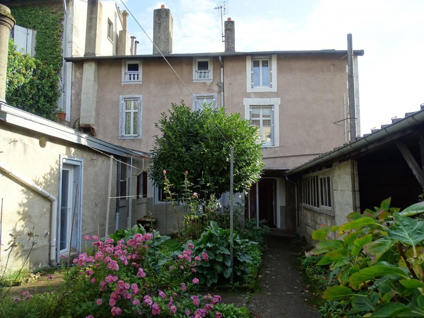 Maison centre ville de 1880 avec cour et dépendances