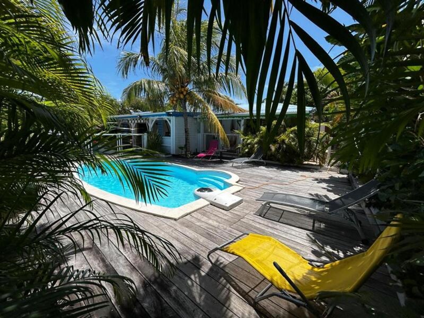 Immeuble à vendre - 7 pièces - 92m2 - Saint-François (97118)