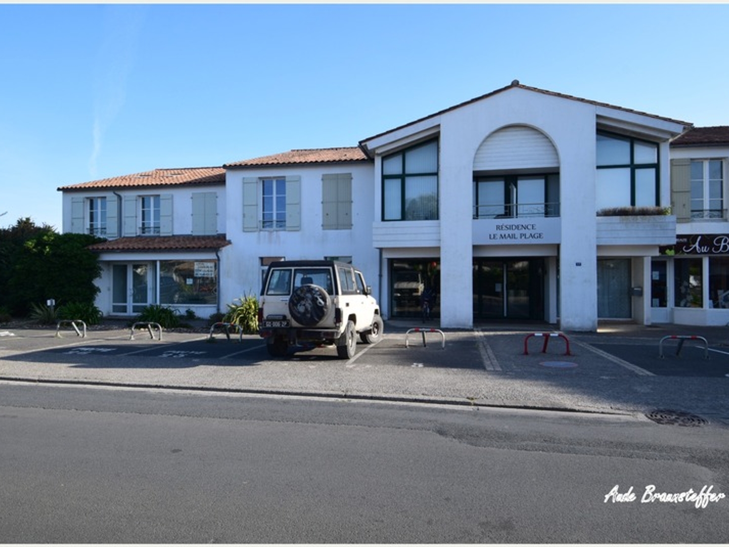 Local/bureau à vendre LA COUARDE SUR MER (17), local commercial premium