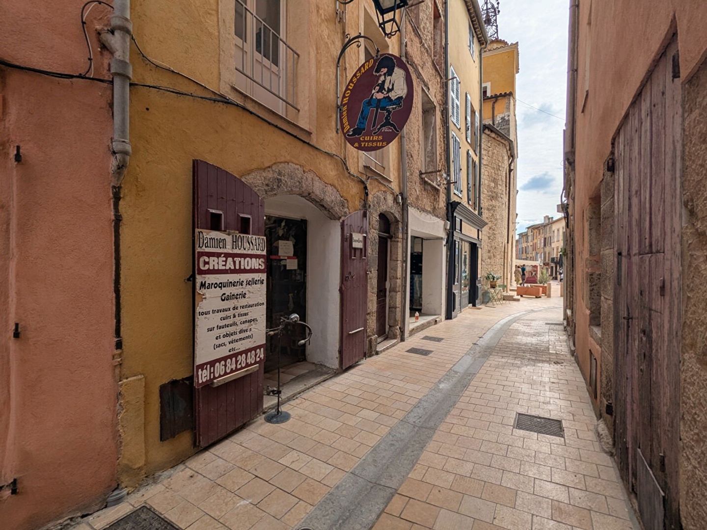 SALERNES local commercial 25 m² + cave