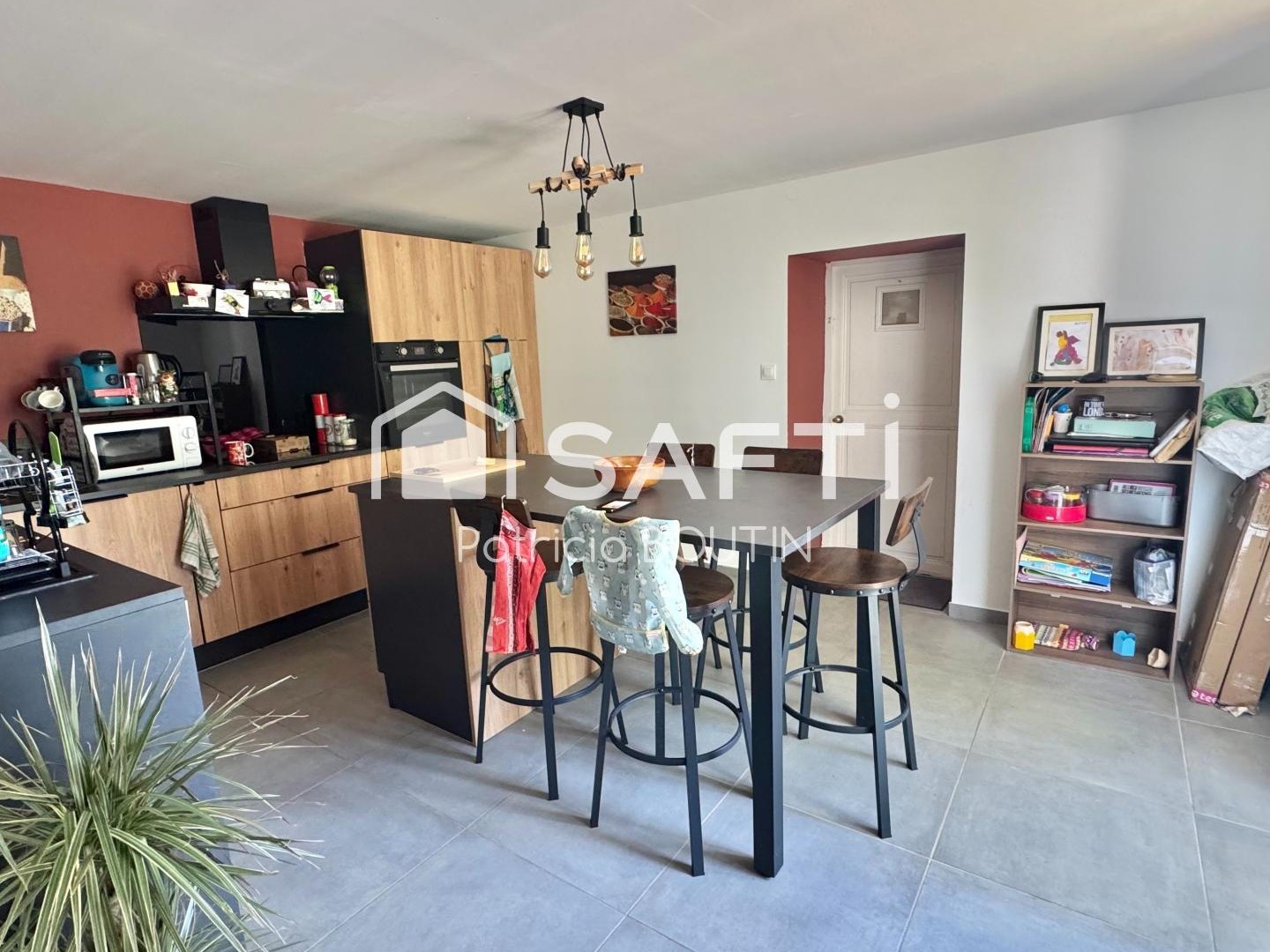 MAISON EN PIERRE 4 CHAMBRES ET DEPENDANCE A THORIGNE
