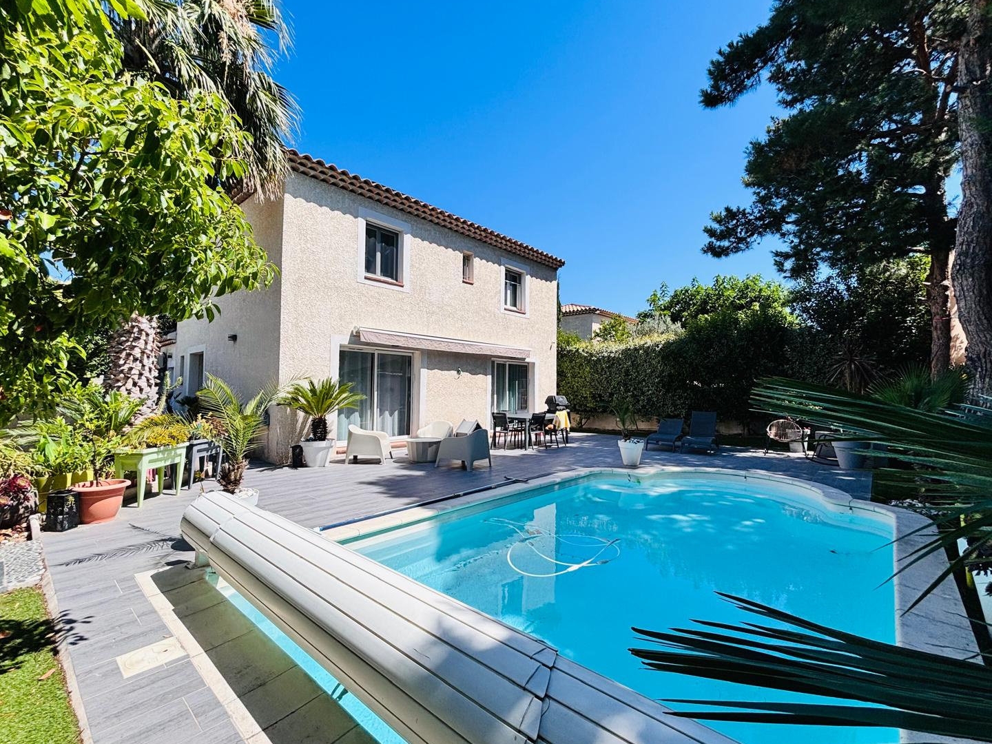 MARSEILLE 13010 VILLA CONTEMPORAINE SUR PARCELLE 500M2 AVEC