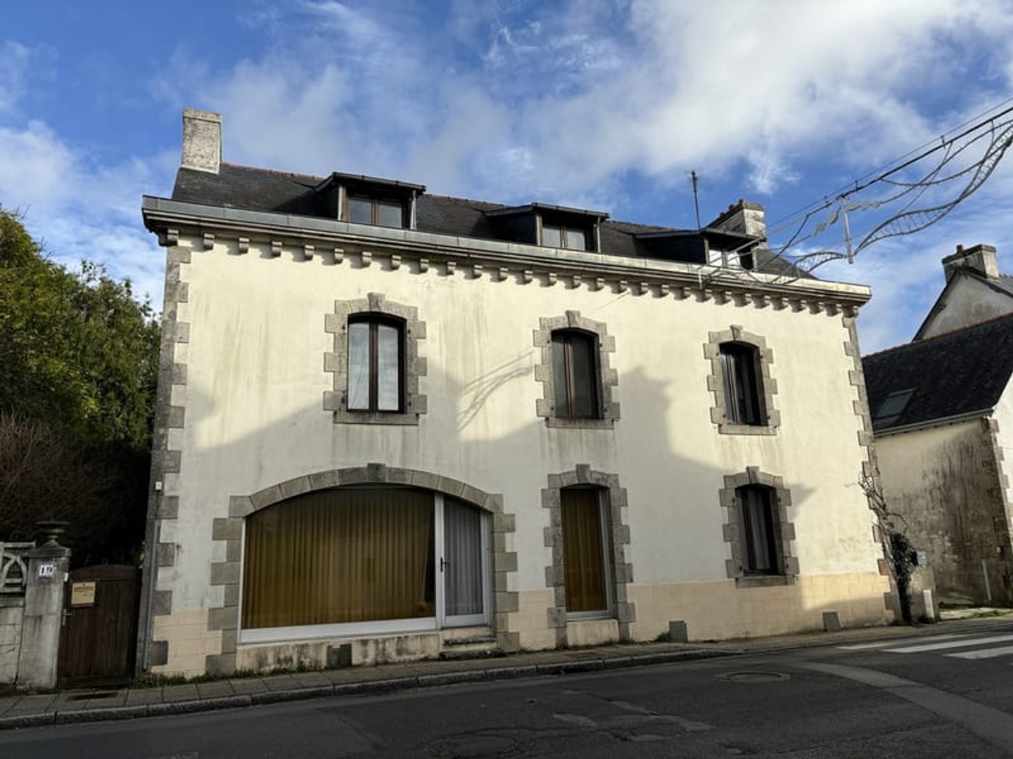Maison 10 pièces au centre bourg de CLOHARS-CARNOËT
