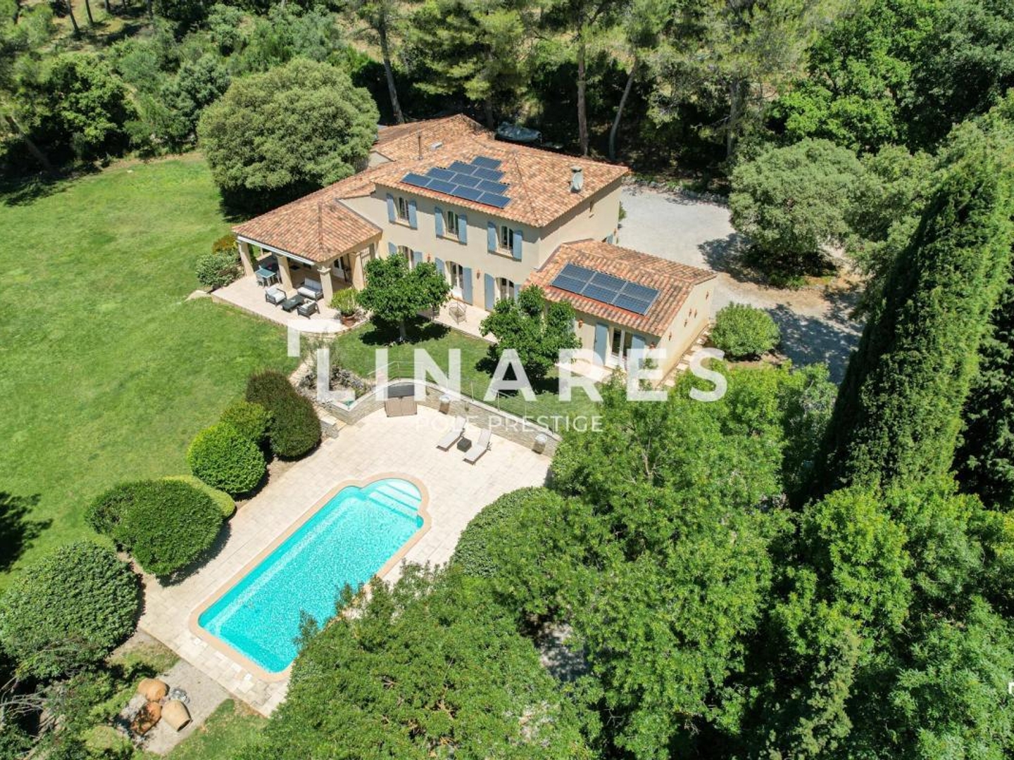 Maison à vendre - 11 pièces - 289m2 - Ventabren (13122)