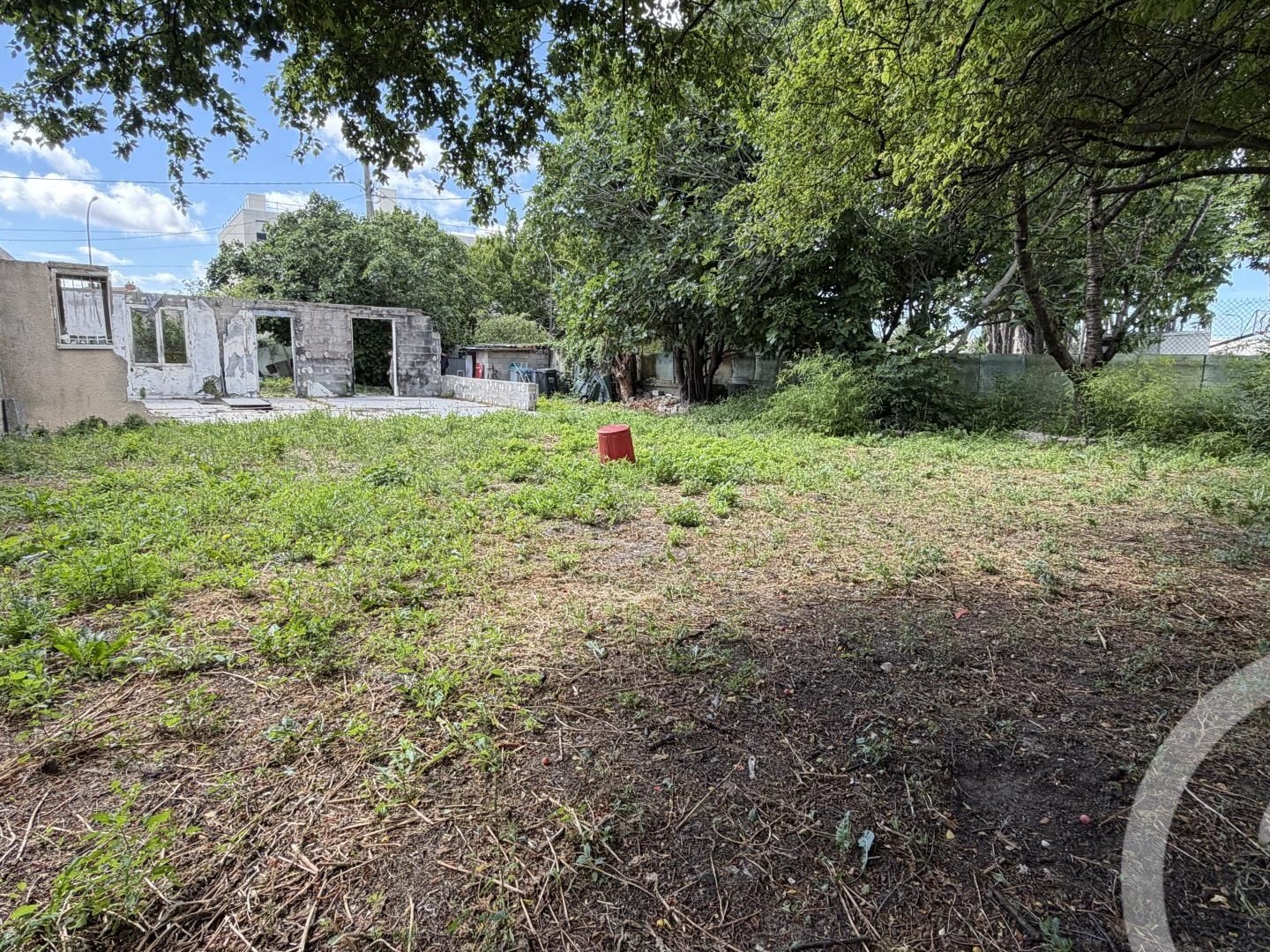 Terrain 616 m²
