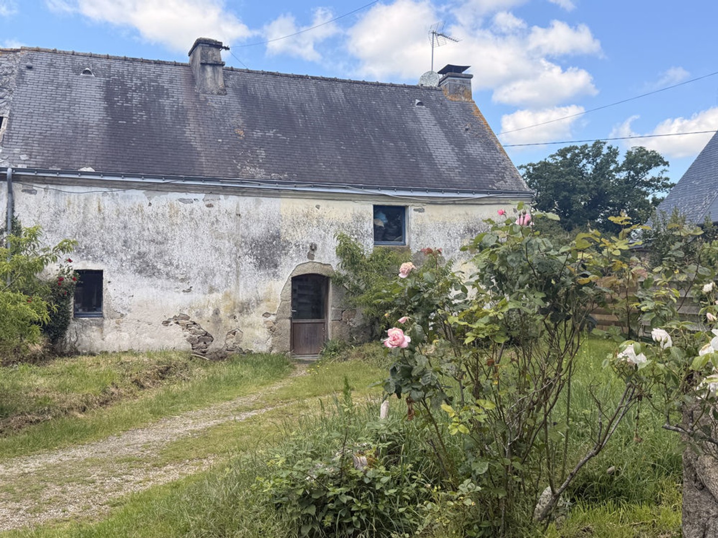 MAISON A RENOVER AVEC DEPENDANCE