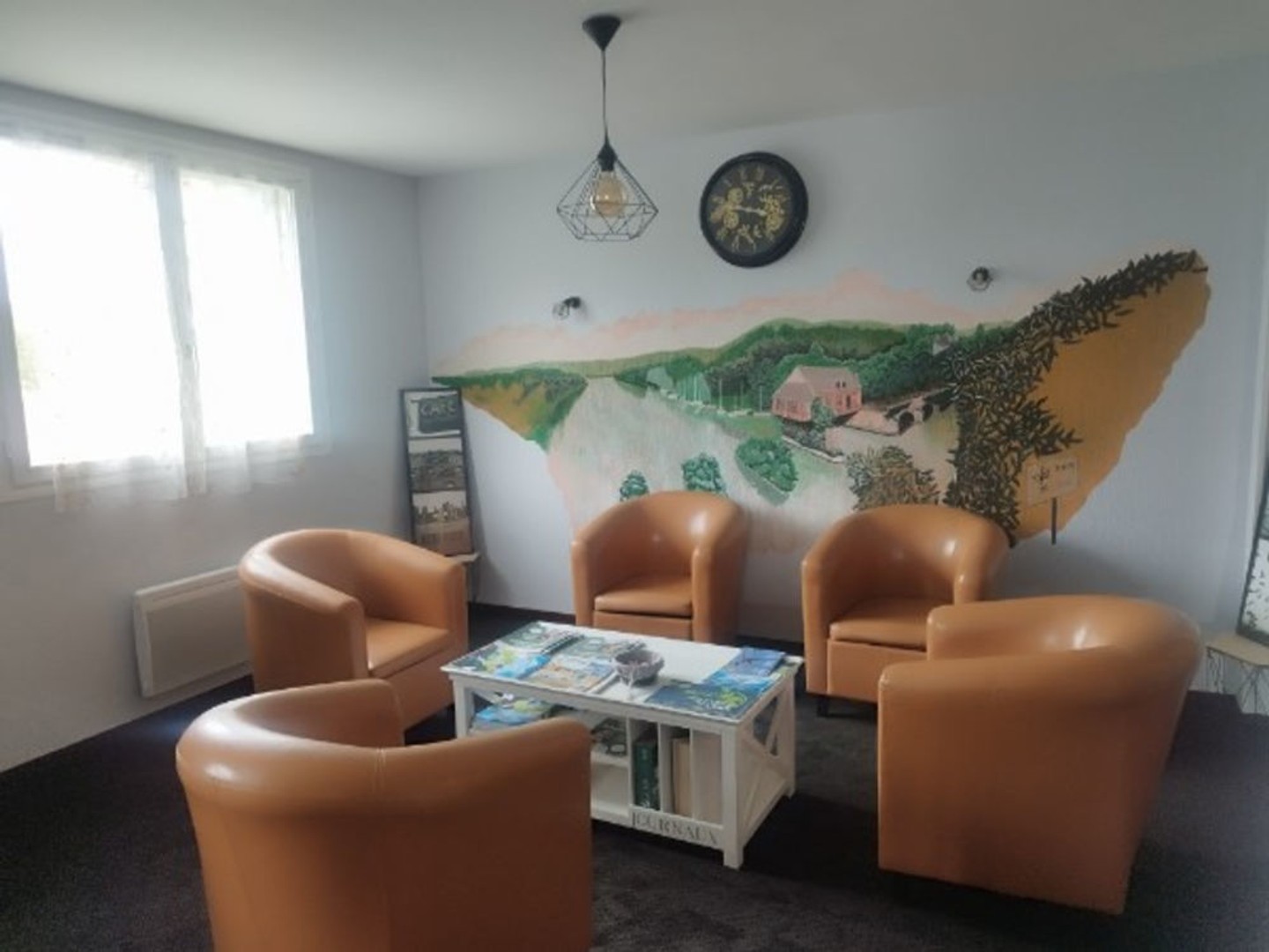 HOTEL 2 étoiles 27 CHAMBRES MURS et FONDS PARKING TRES BONNE RENTABILITE