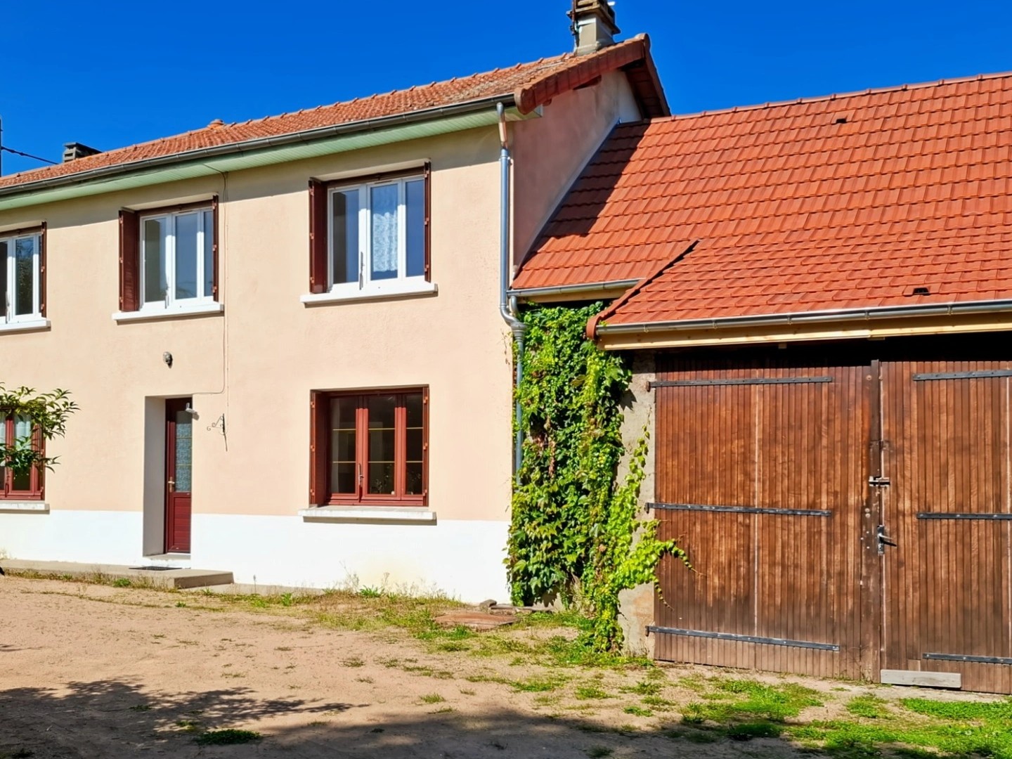 Maison à vendre 5 pièces 110 m² avec grange à ESPINASSE VOZELLE (03)