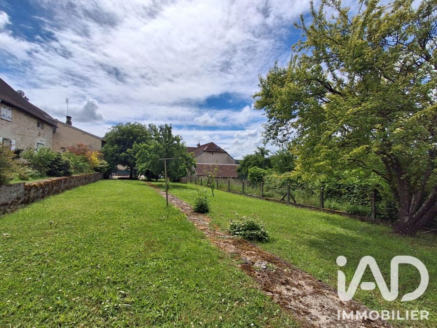 Maison à vendre - 5 pièces - 164m2 - Abbans-Dessous (25320)