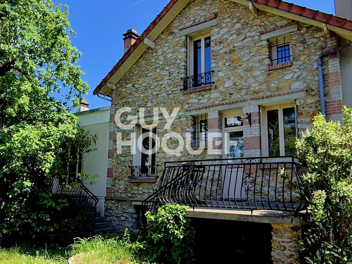 Magnifique maison en pierre meulière à rénovée