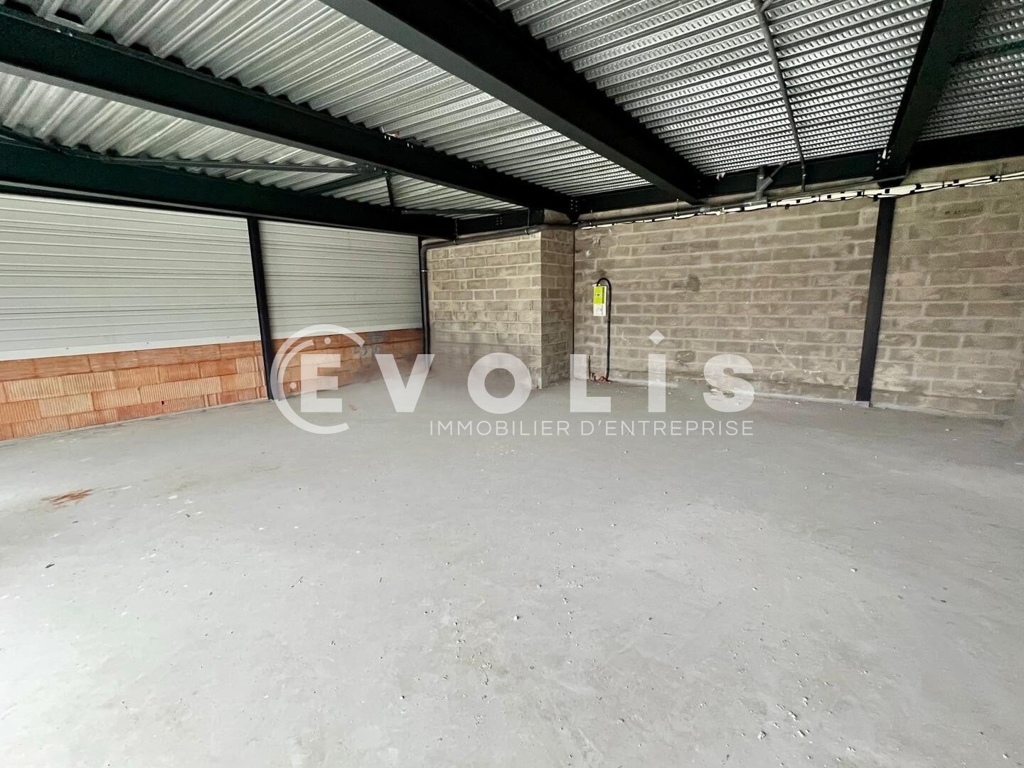 Locaux à vendre - 81m2 - Fontenay-Le-Vicomte (91540)