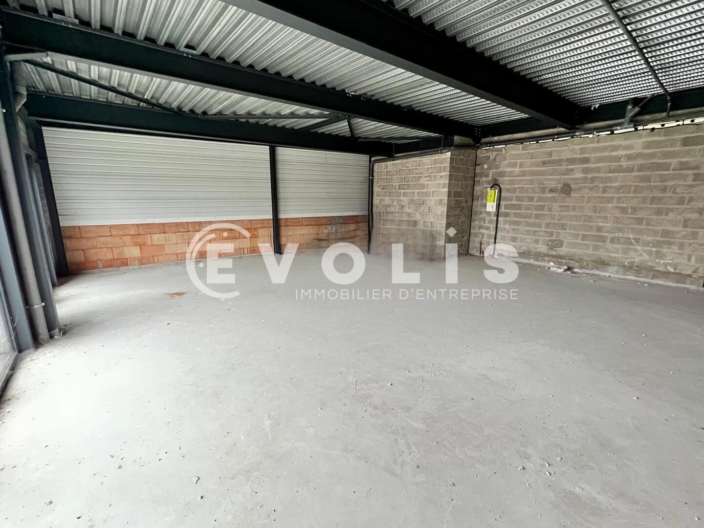 Locaux à vendre - 81m2 - Fontenay-Le-Vicomte (91540)