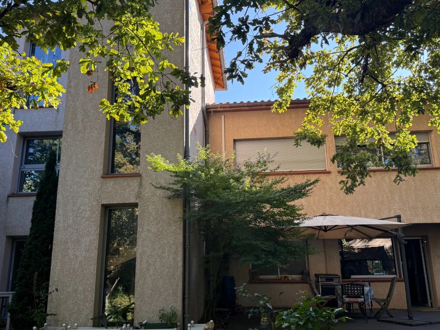 Bien de 186 m² - 4 chambres, 3 salles d'eau, jardin et garage, à 500 m du centre-ville de Léguevin