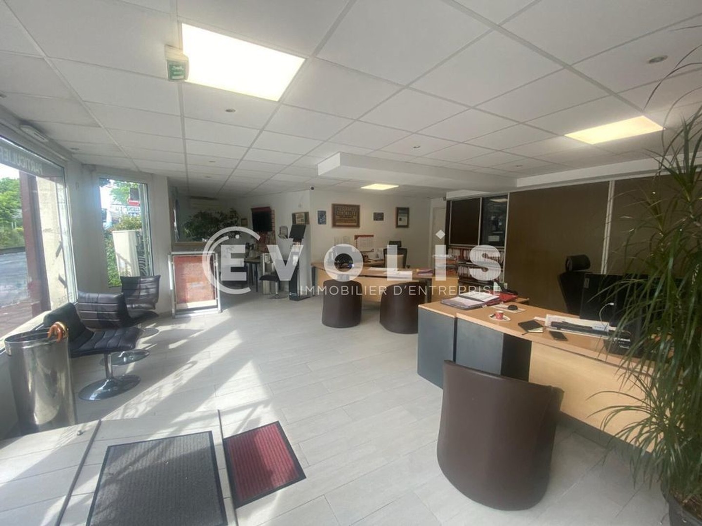 Locaux commerciaux - A VENDRE - 74 m² non divisibles