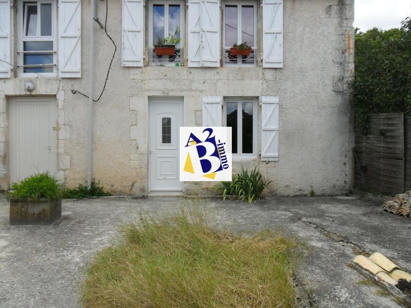 RUELLE SUR TOUVRE, immeuble de rapport, 3 lots