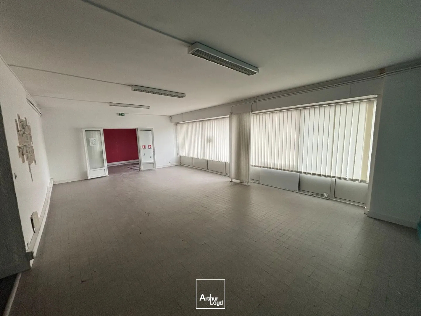 Local commercial de 200 m² à Floirac Centre - Belle vitrine