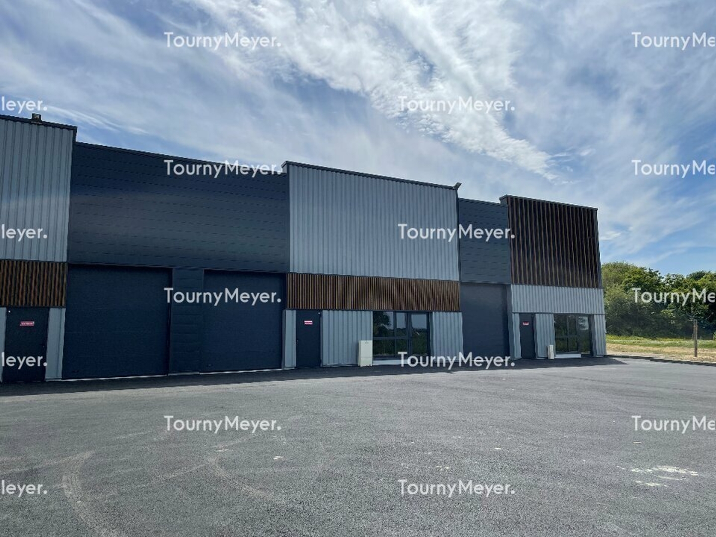 LOCAL D'ACTIVITES A VENDRE OU A LOUER