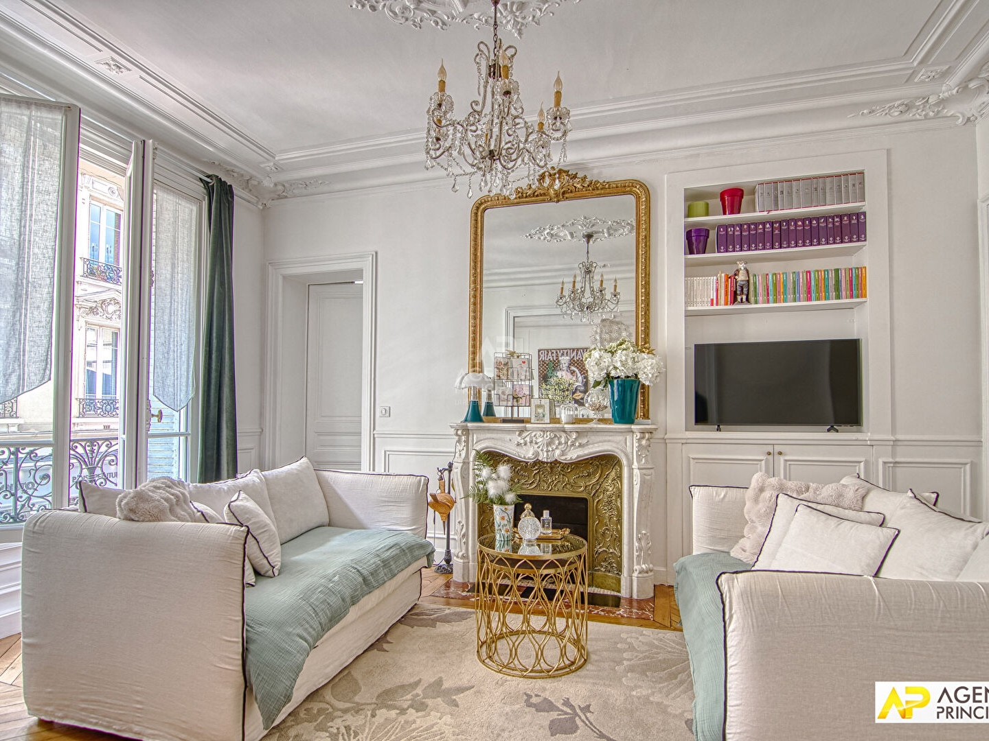 Versailles Notre-Dame Appartement 4 pièces 86 m² carrez situé au 1er étage avec ascenseur, chambre de service de 15m² carrez en
