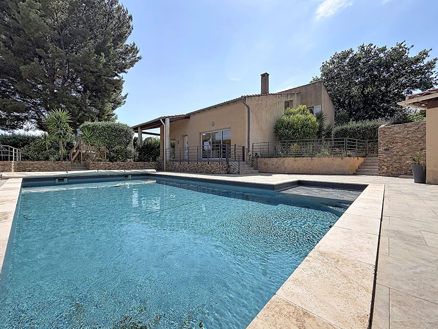 Maison à vendre - 6 pièces - 200m2 - Aubagne (13400)