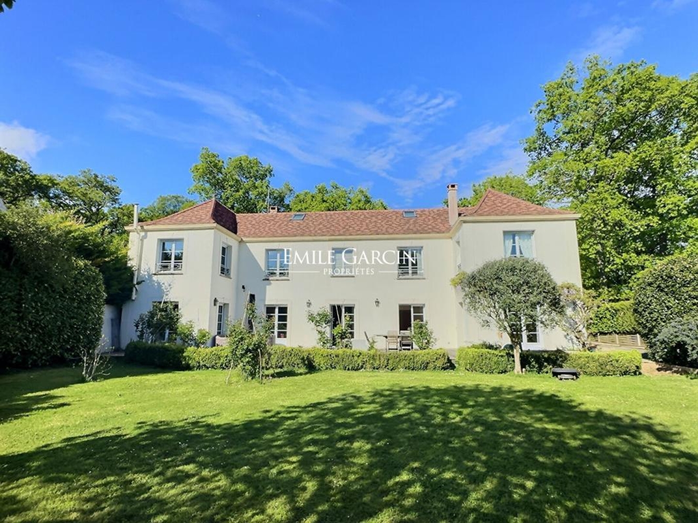 Vends demeure - 350 m² - 10 pièces, 5 chambres - St Nom La Breteche 78860