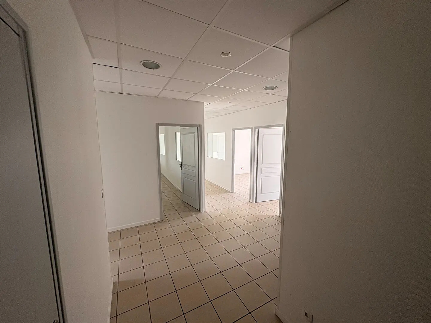 Locaux à vendre - 6 pièces - 143m2 - Poitiers (86000)