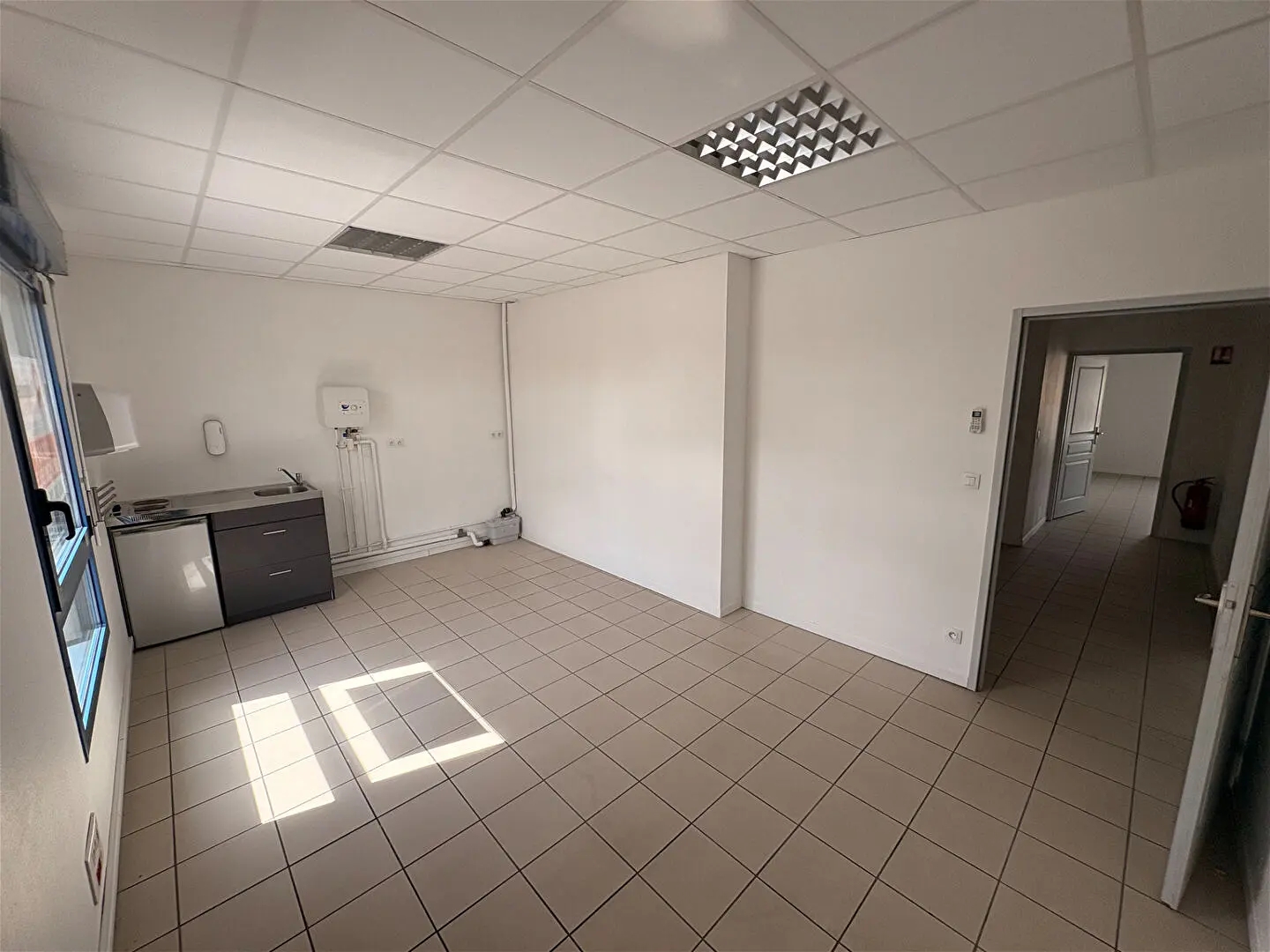 Locaux à vendre - 6 pièces - 143m2 - Poitiers (86000)