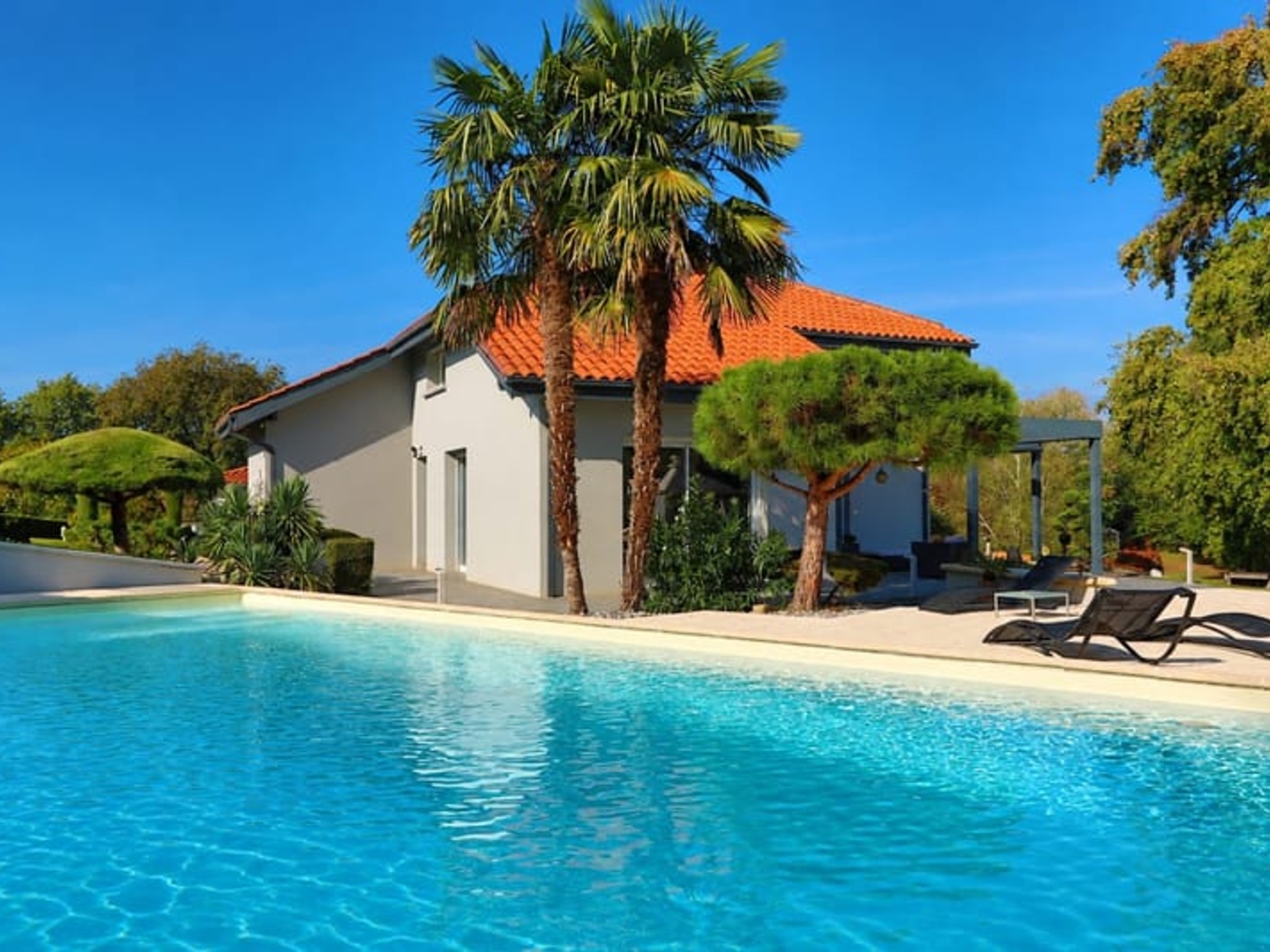 Maison contemporaine avec piscine à Attignat, à 14 minutes de