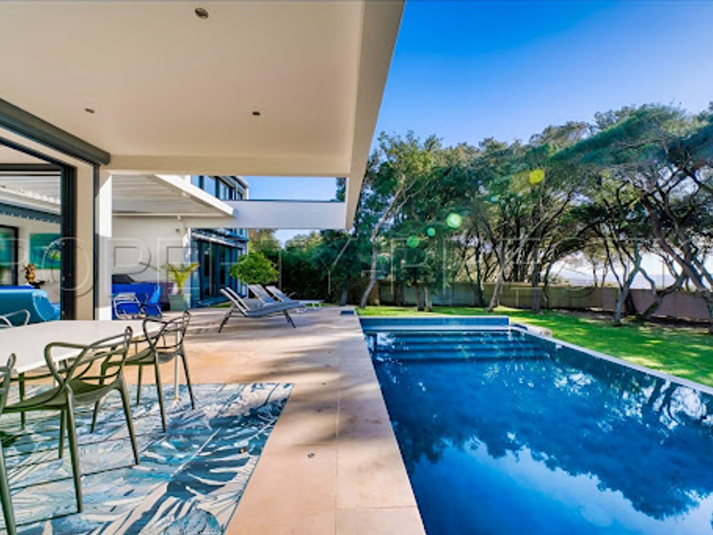 Maison 1 pièce 540 m²