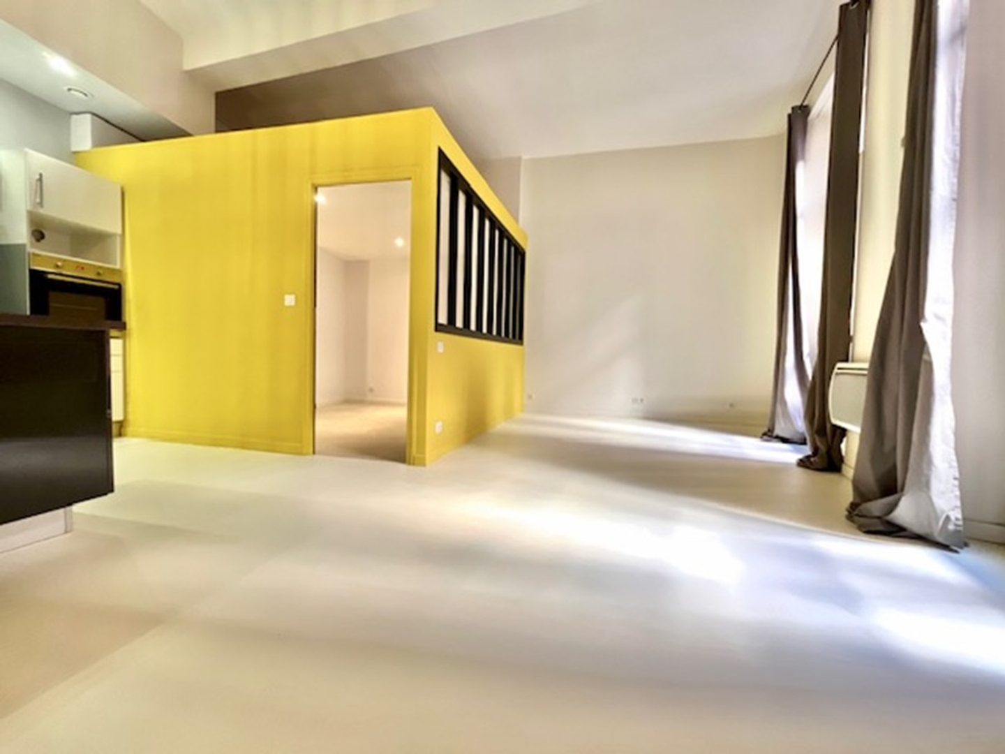 Magnifique appartement de type T2 bis en plein coeur de la ville au 1 er étage d'un ancien hôtel particulier