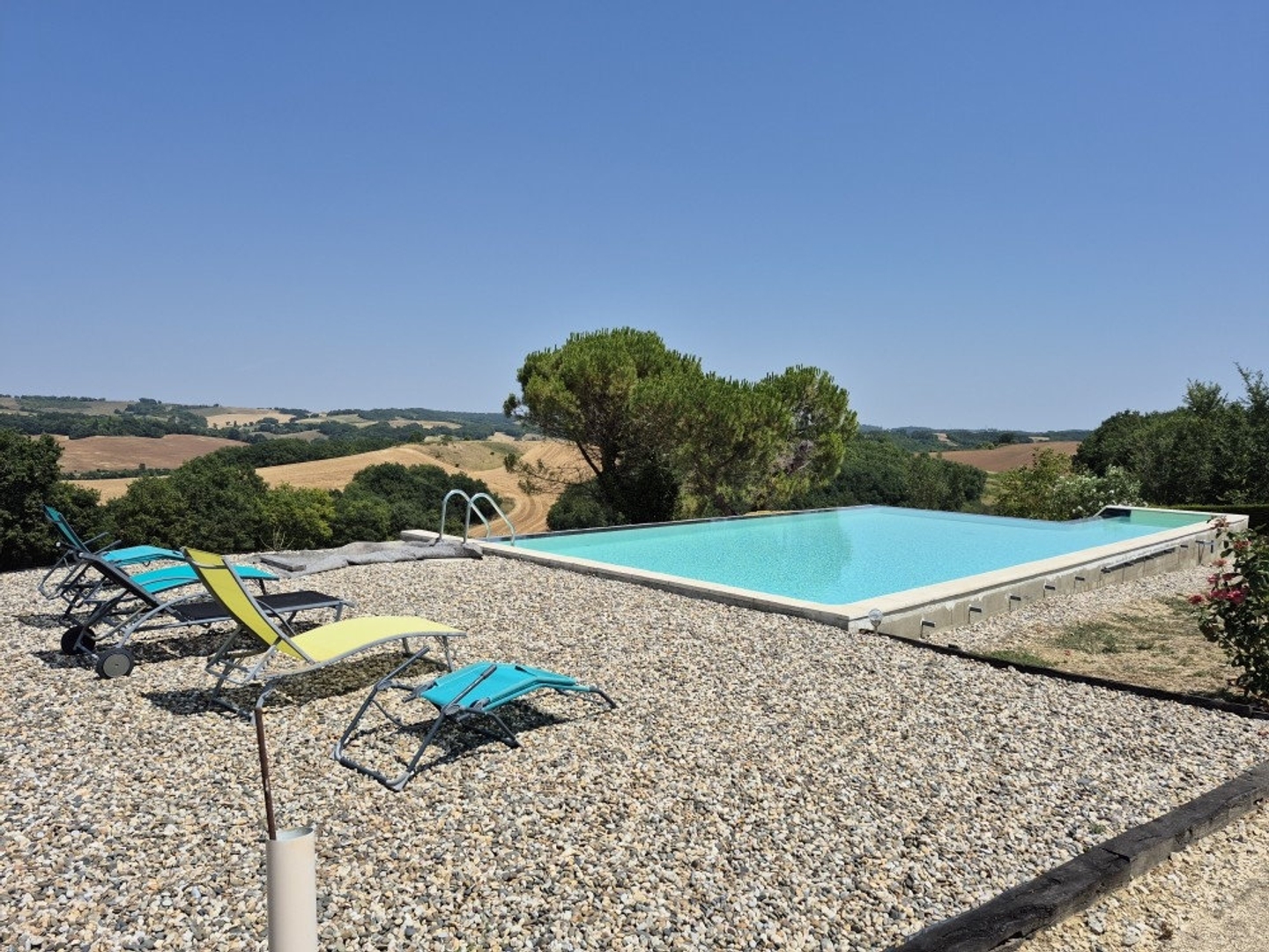A Ordan-Larroque, Grange en pierre rénovée de 221m2 avec pis