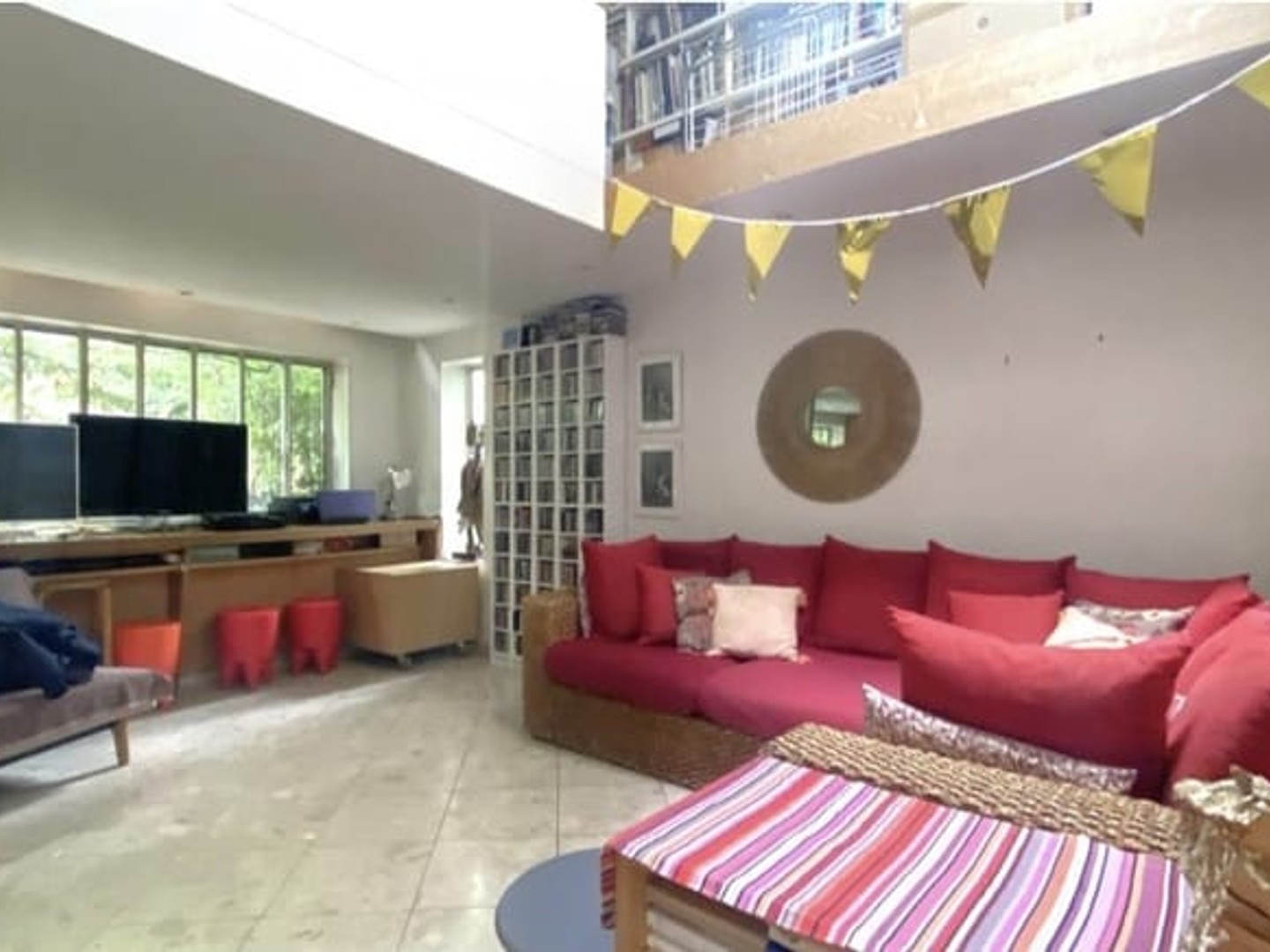 Maison Duplex, mitoyenne avec extérieur