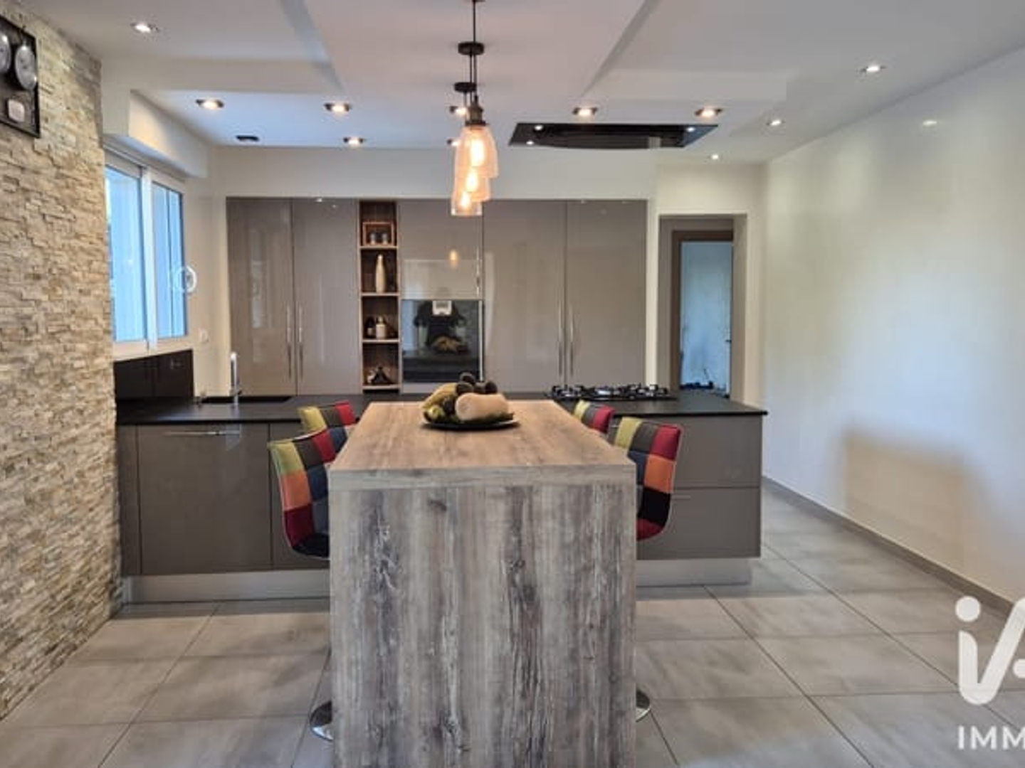 Maison à vendre - 8 pièces - 250m2 - Chabeuil (26120)