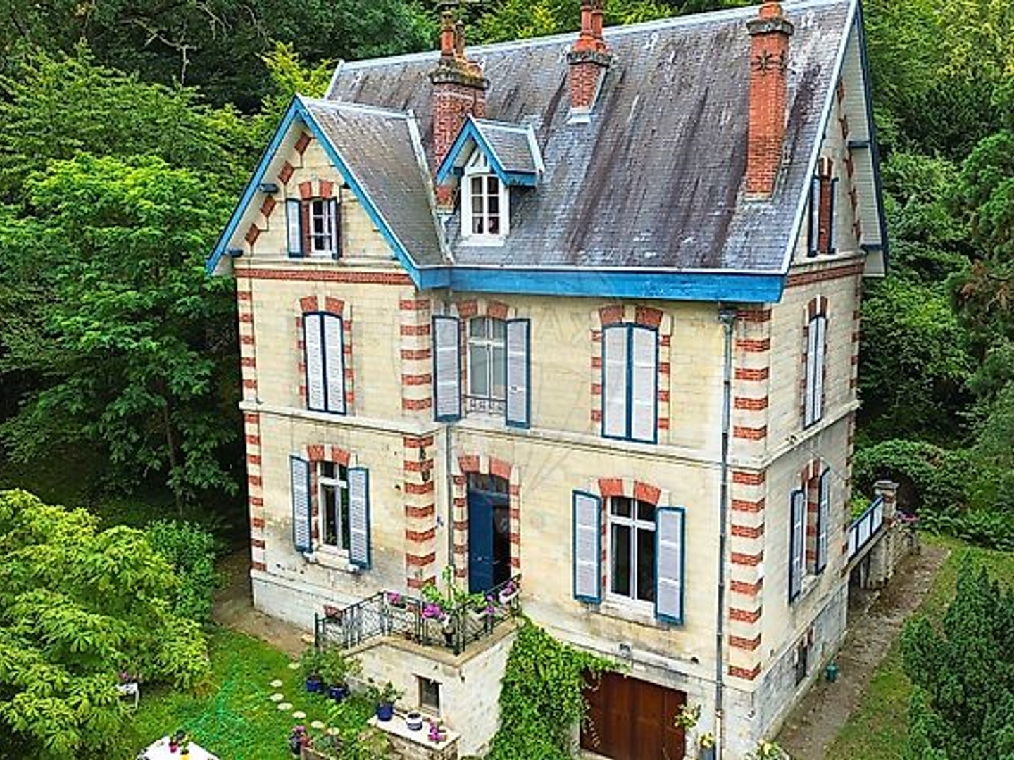 Maison 9 pièces 260 m²