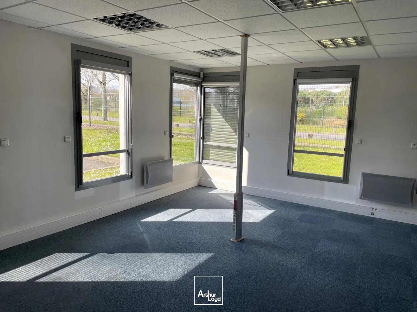 Immeuble à vendre - 964m2 - Saint-Herblain (44800)