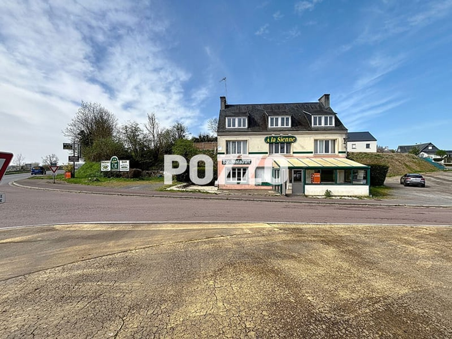 Quettreville sur Sienne, Murs commerciaux ou artisanat, ancien restaurant et grand logement, Emplacement commercial idéal, axe très fréquenté, Coutances Granville