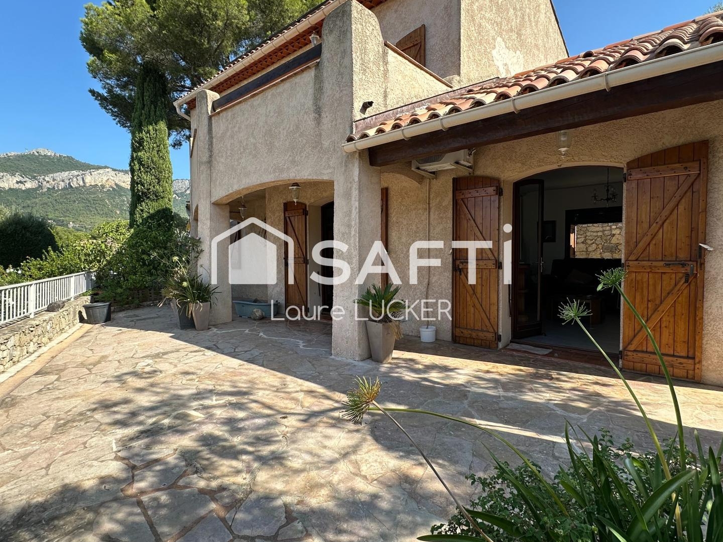 Maison à vendre - 5 pièces - 121m2 - Le Revest-Les-Eaux (83200)
