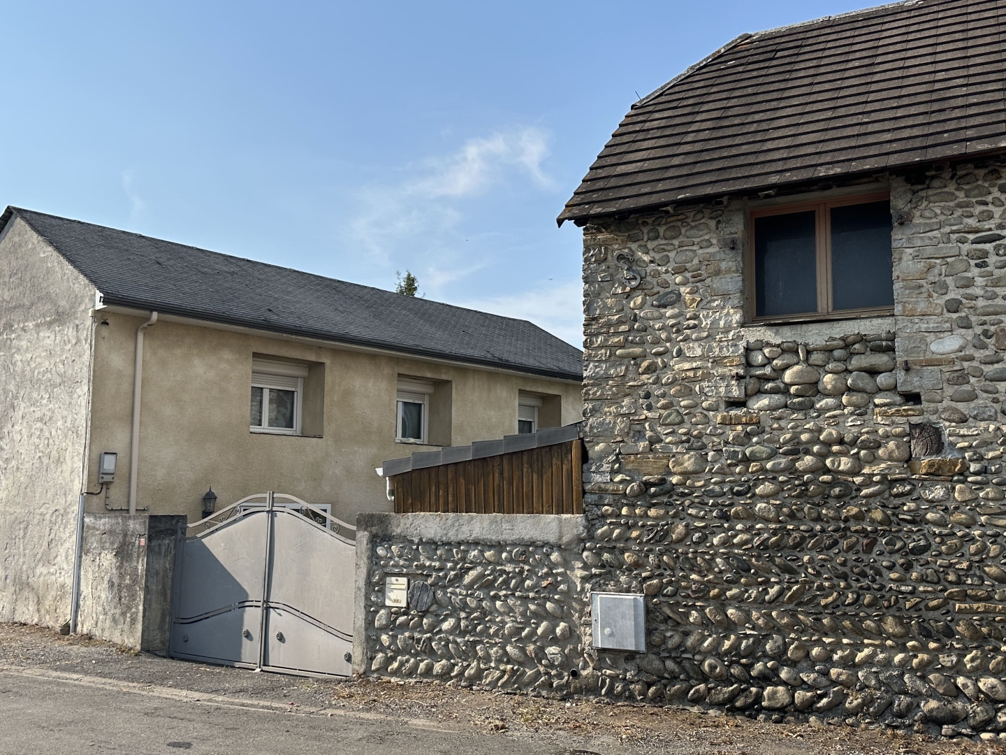 Au centre du village d'Escout