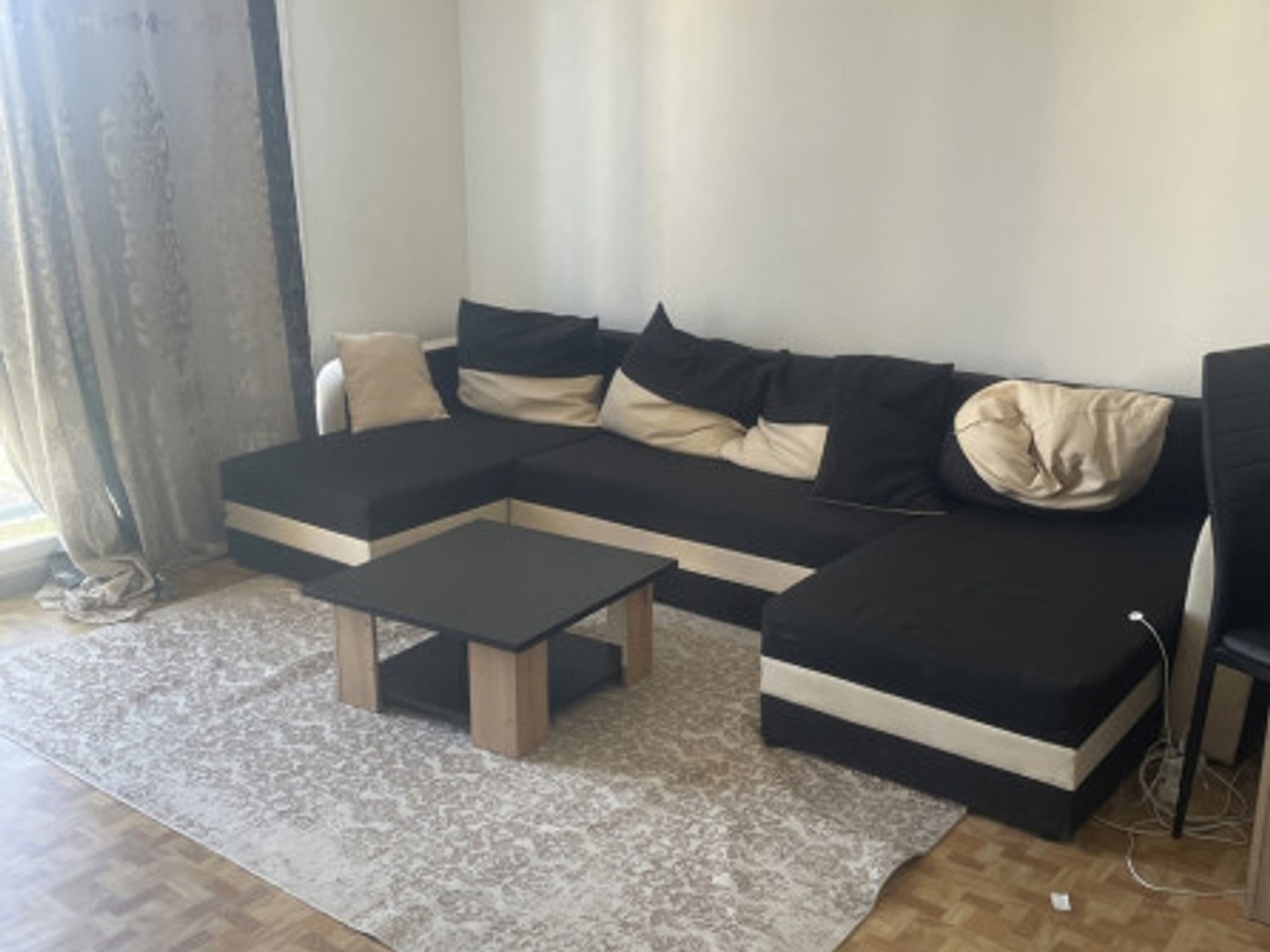 Appartement 9 pièces 77 m²