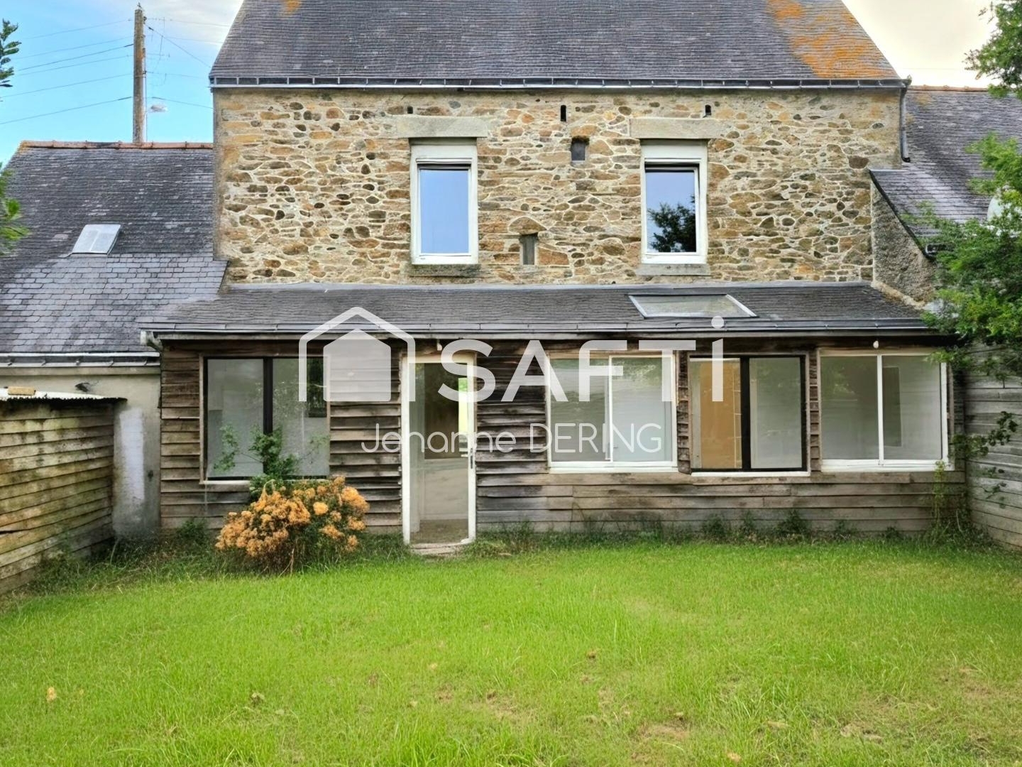 Belle maison en pierre, à pieds des commodités