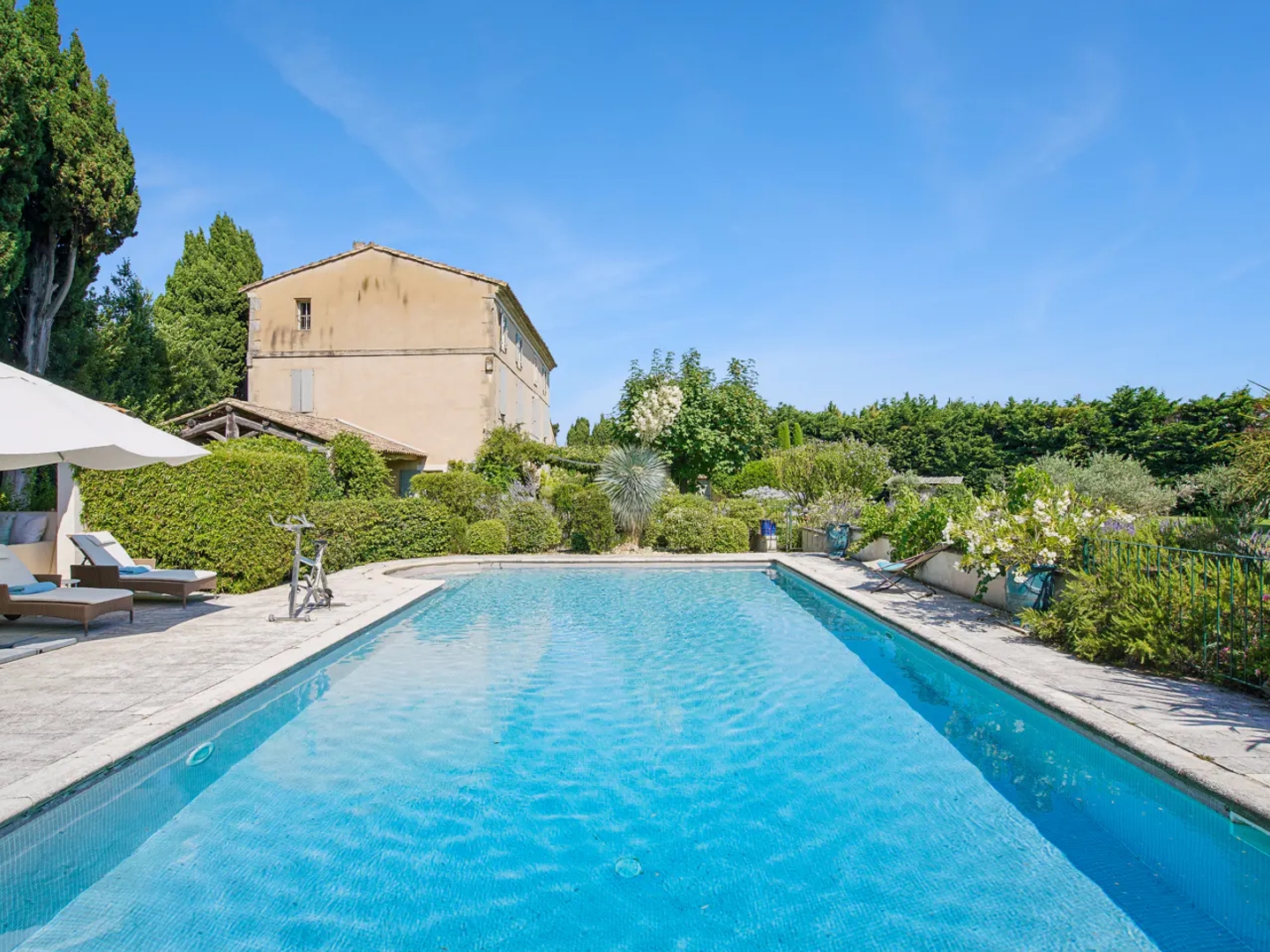 Maison à vendre - 8 pièces - 378m2 - Graveson (13690)