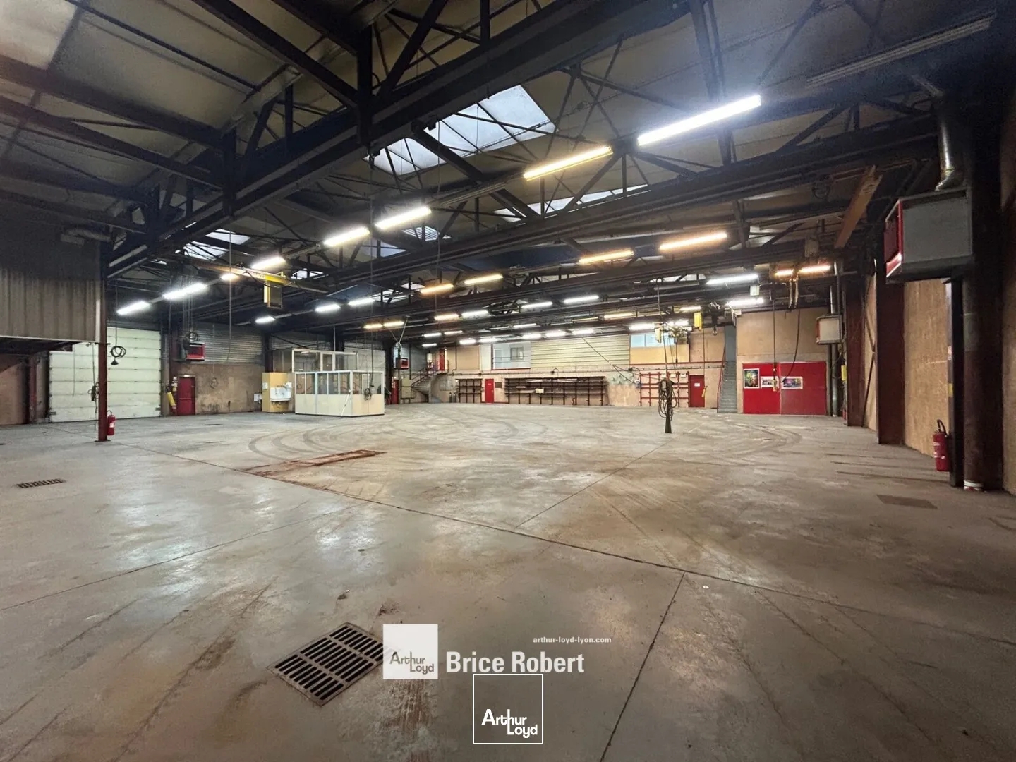 Locaux à vendre - 1300m2 - Villeurbanne (69100)