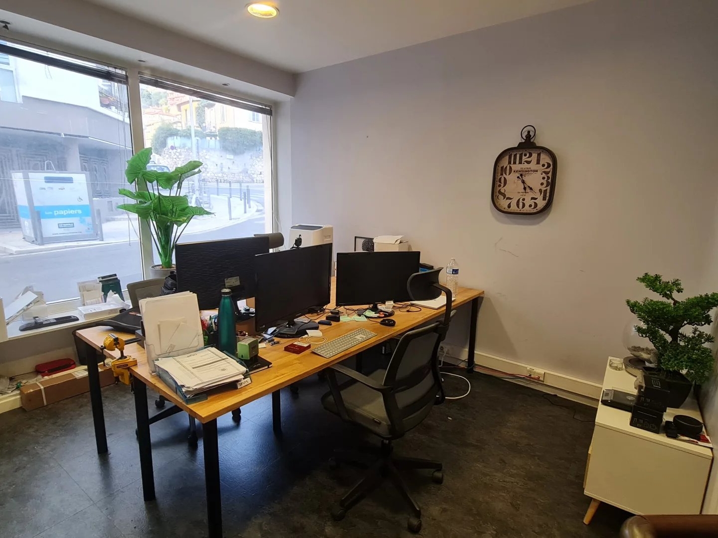 Local commercial Bureaux