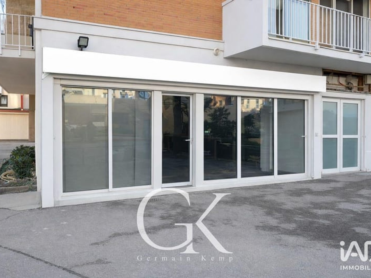 Immeuble commercial 58 m²