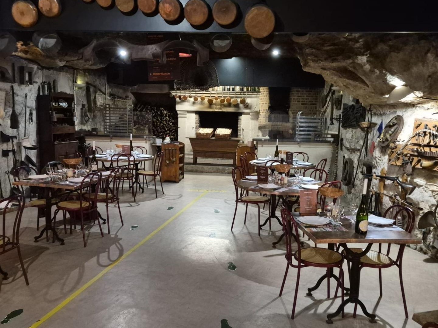 Locaux à vendre - 8 pièces - 1200m2 - Amboise (37400)