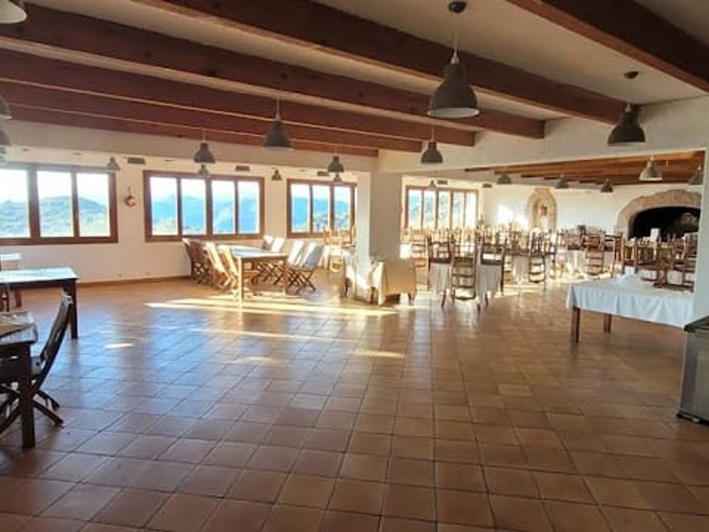 Commerce 418 m²
