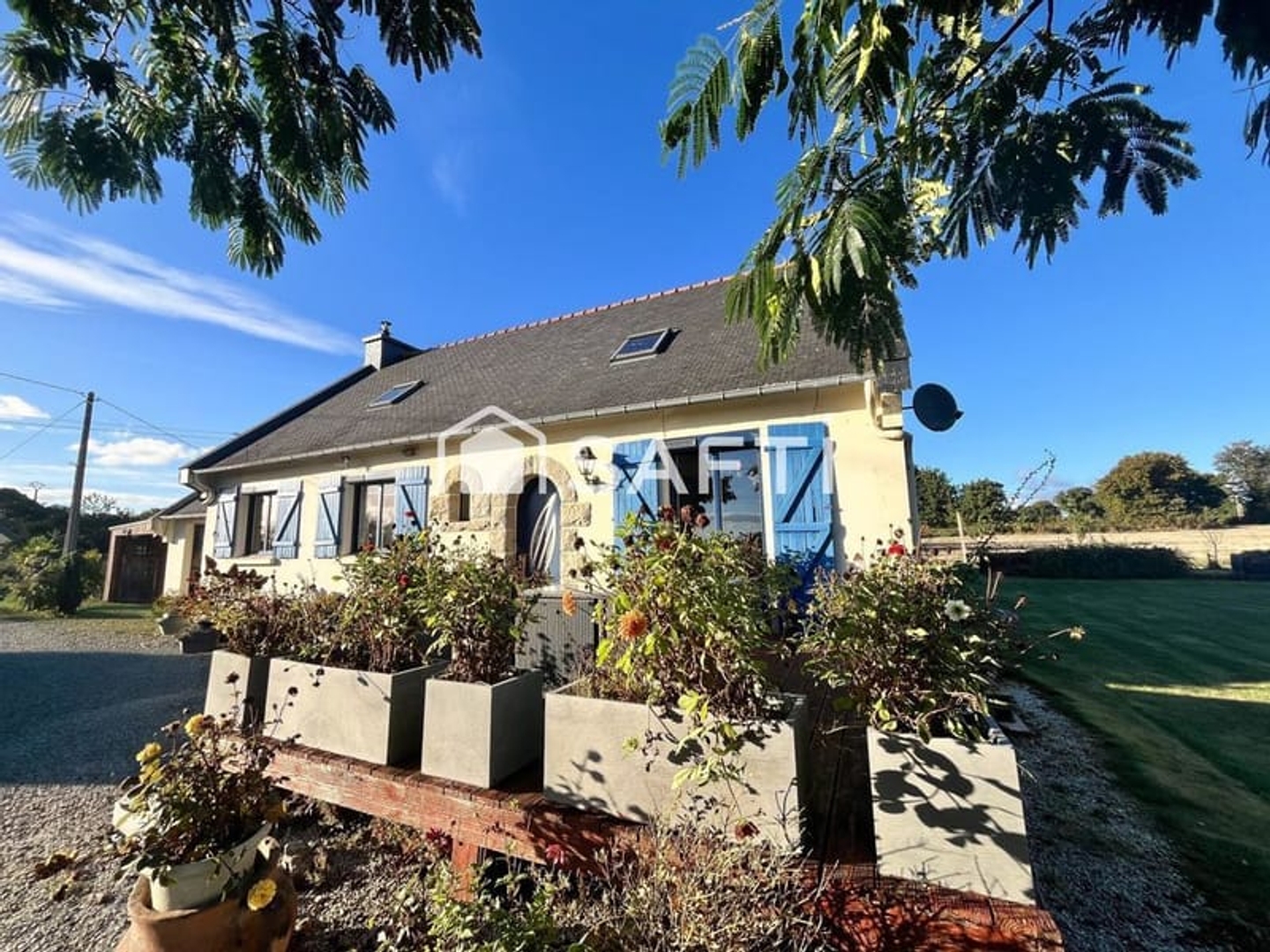 Maison de campagne avec piscine et 5 chambres proche Bourbriac