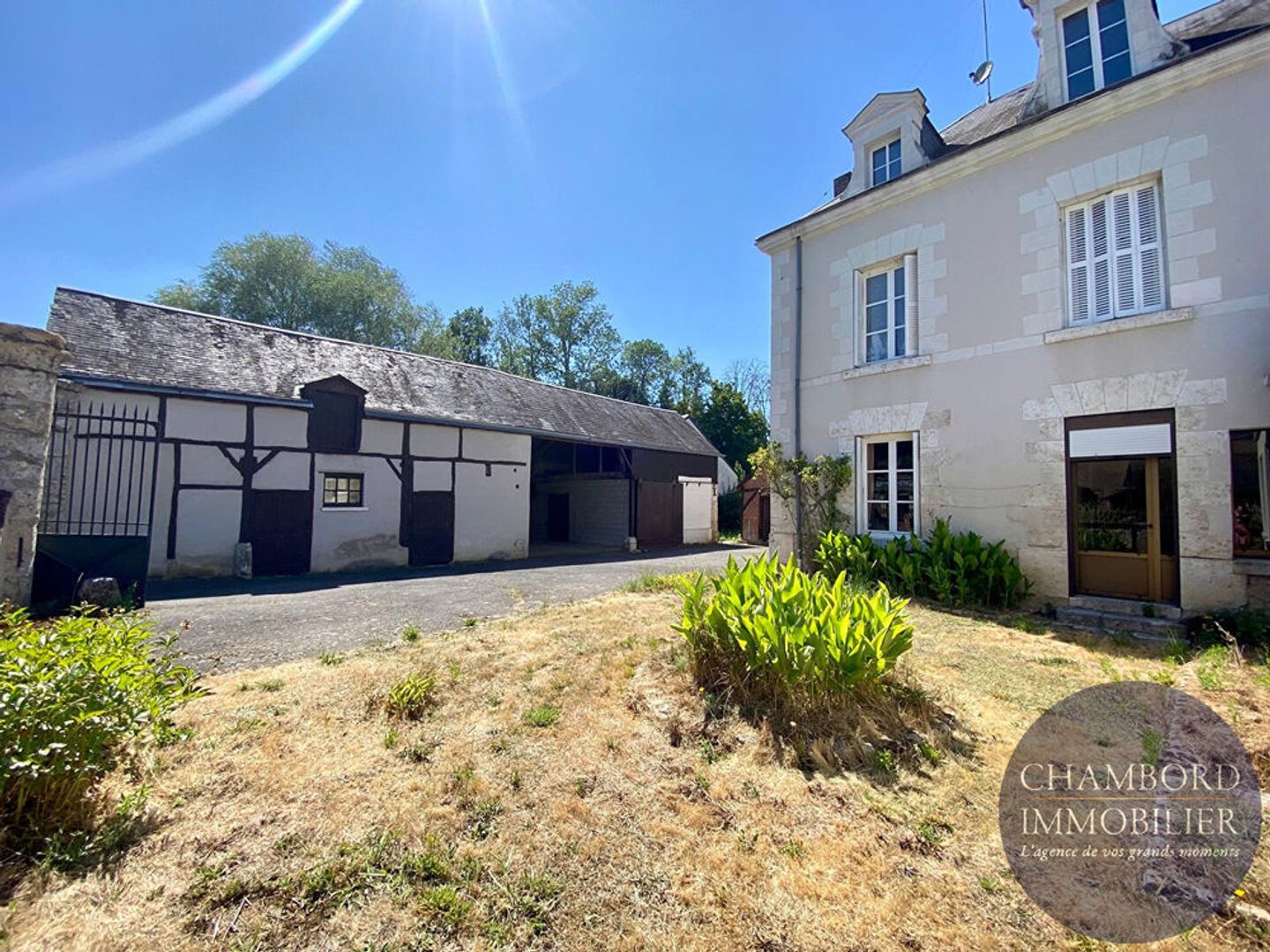 À vendre - Maison ancienne avec dépendances à Valencisse