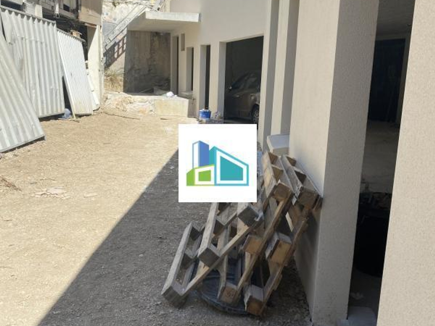 A vendre local commercial neuf environ 581 m² Marseille (13005)