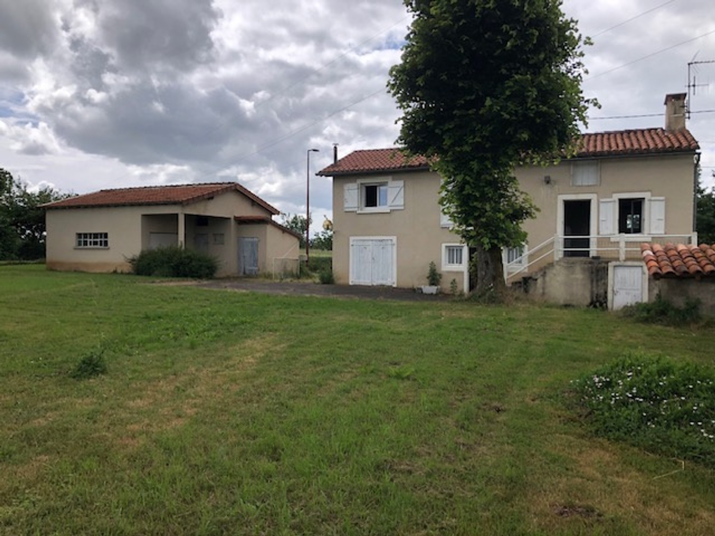 Maison avec 2 chambres et garage indépendant
